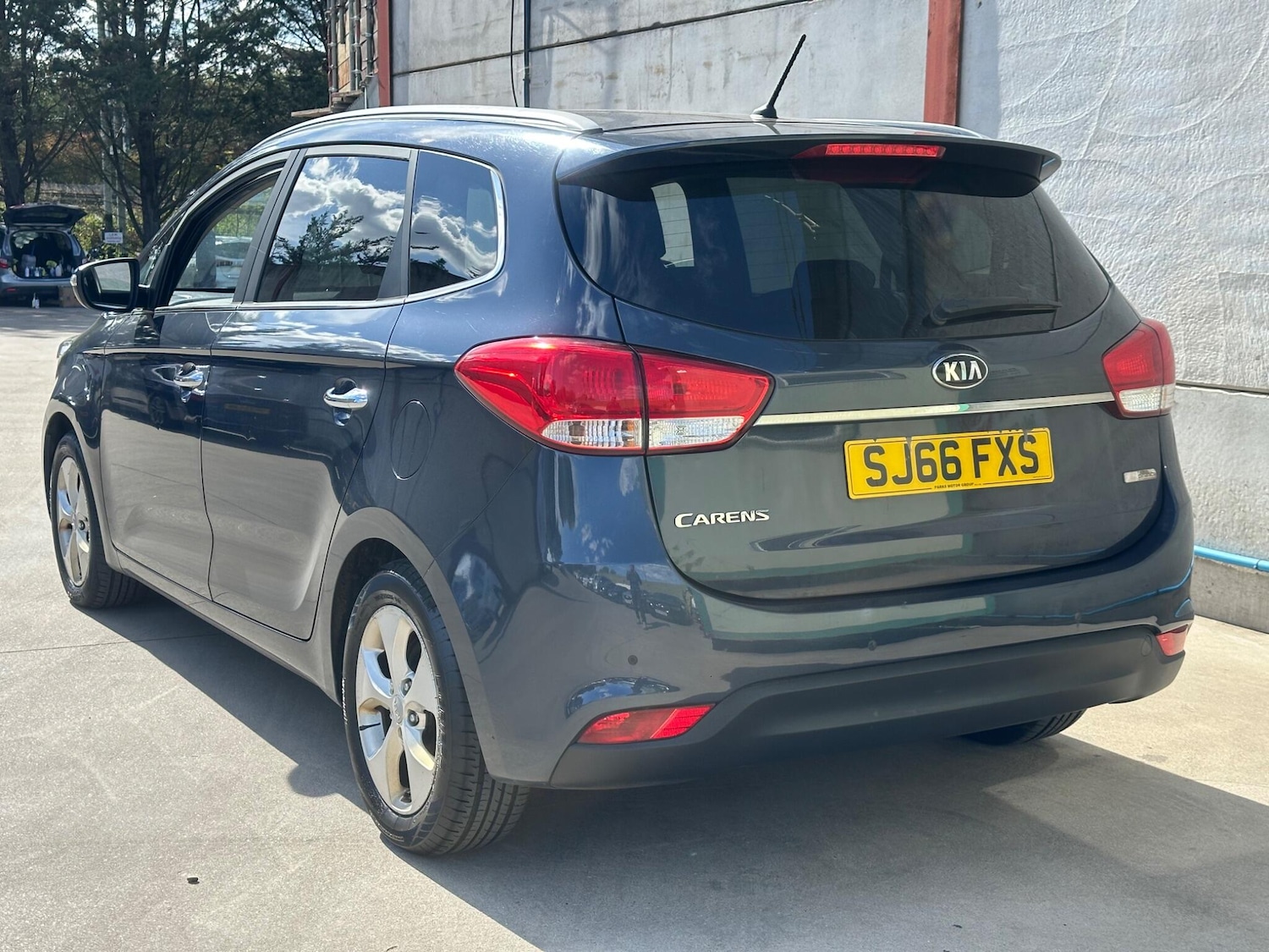 Used Kia Carens 2016 for sale - 76073123: Photo 7