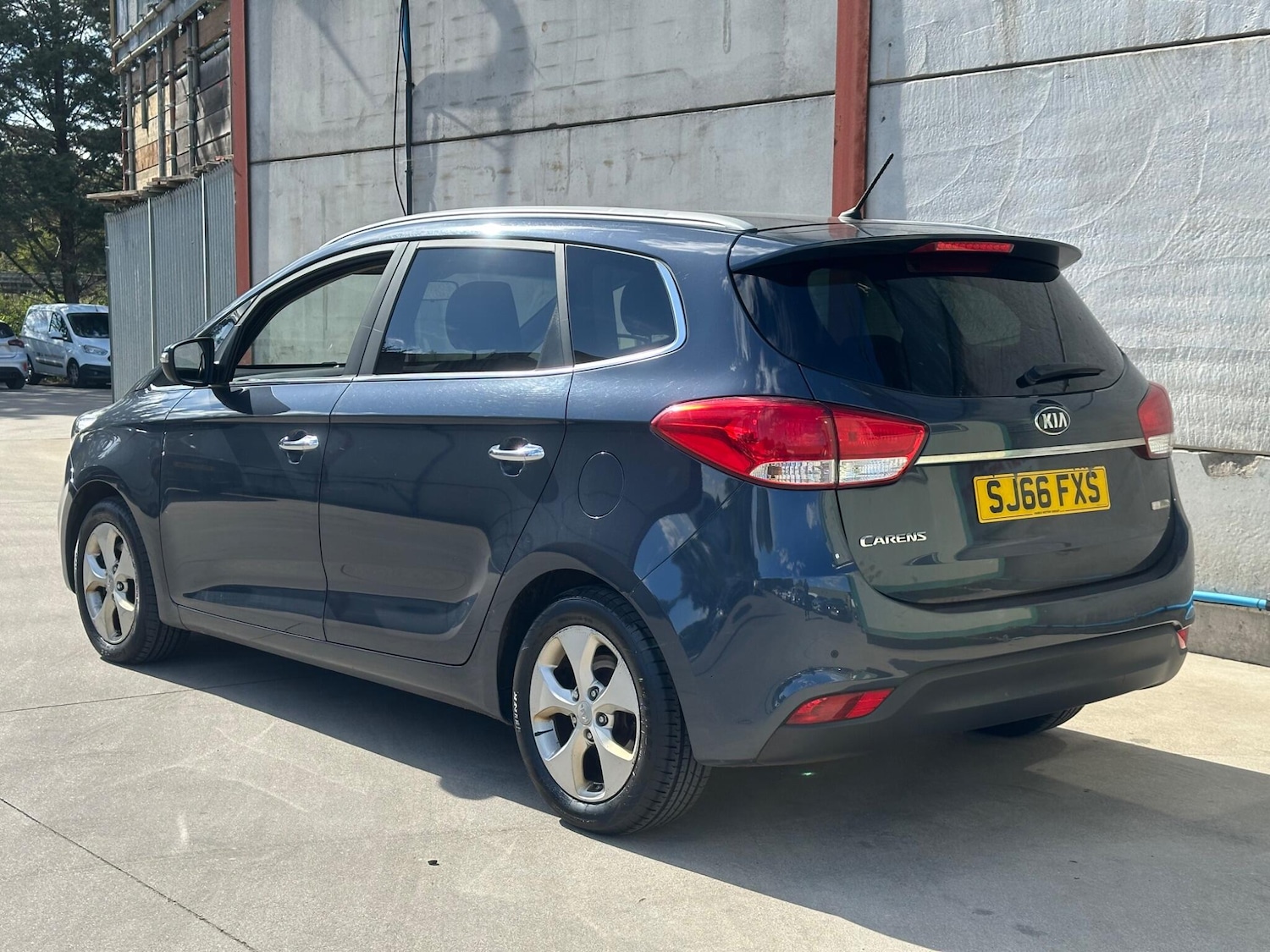Used Kia Carens 2016 for sale - 76073123: Photo 8