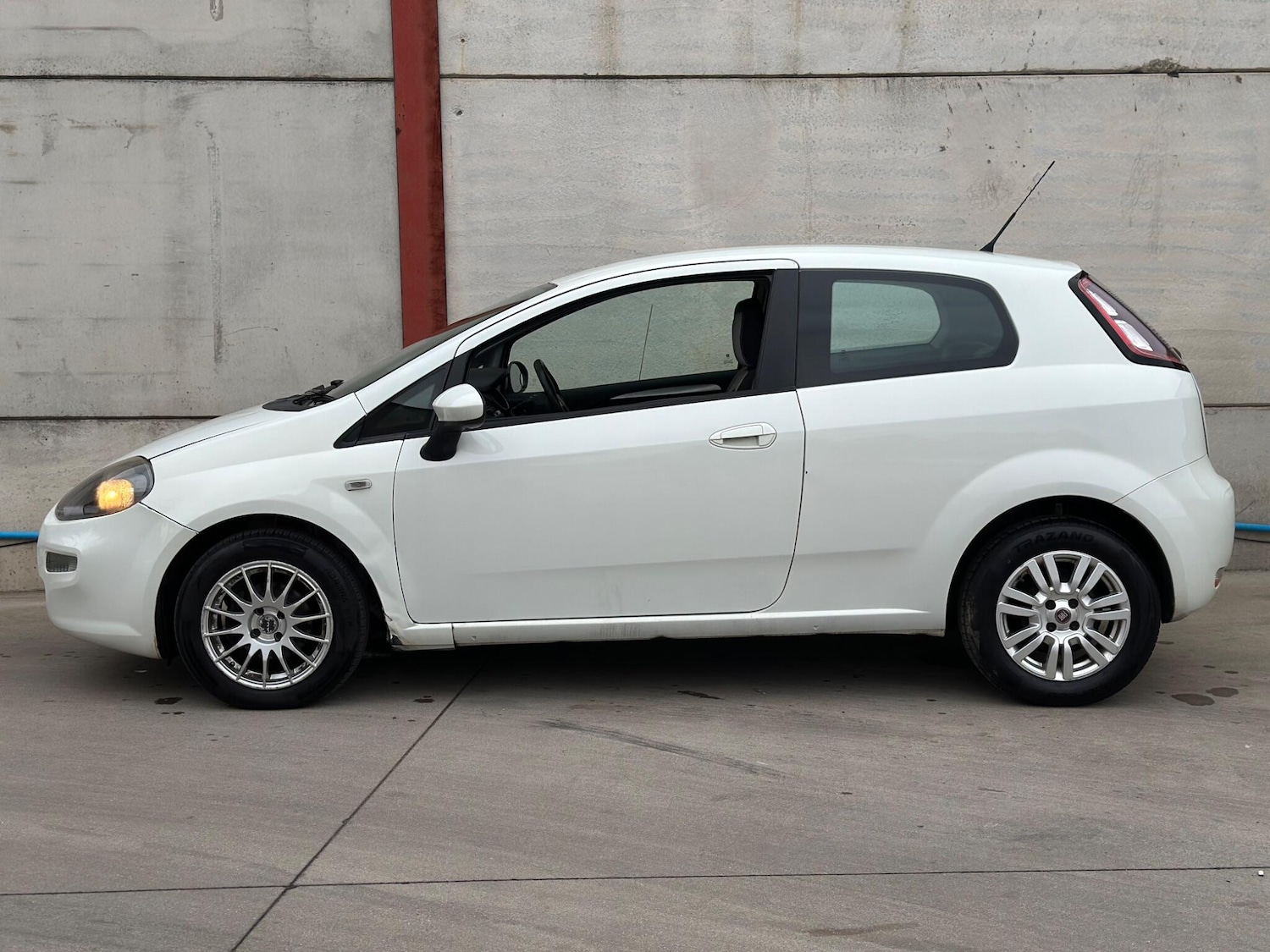 Used Fiat Punto 2012 for sale - 76306468: Photo 7