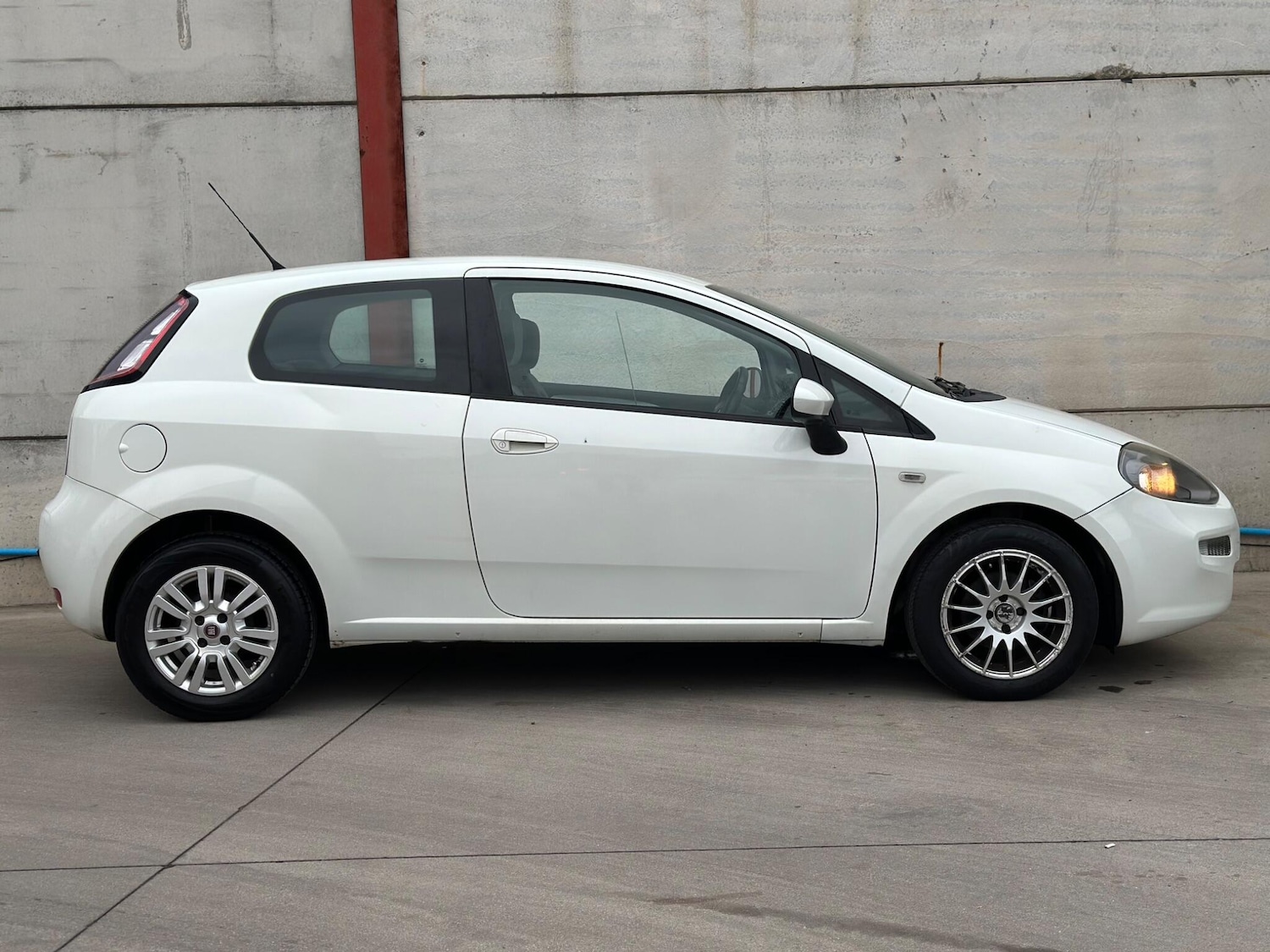 Used Fiat Punto 2012 for sale - 76306468: Photo 9