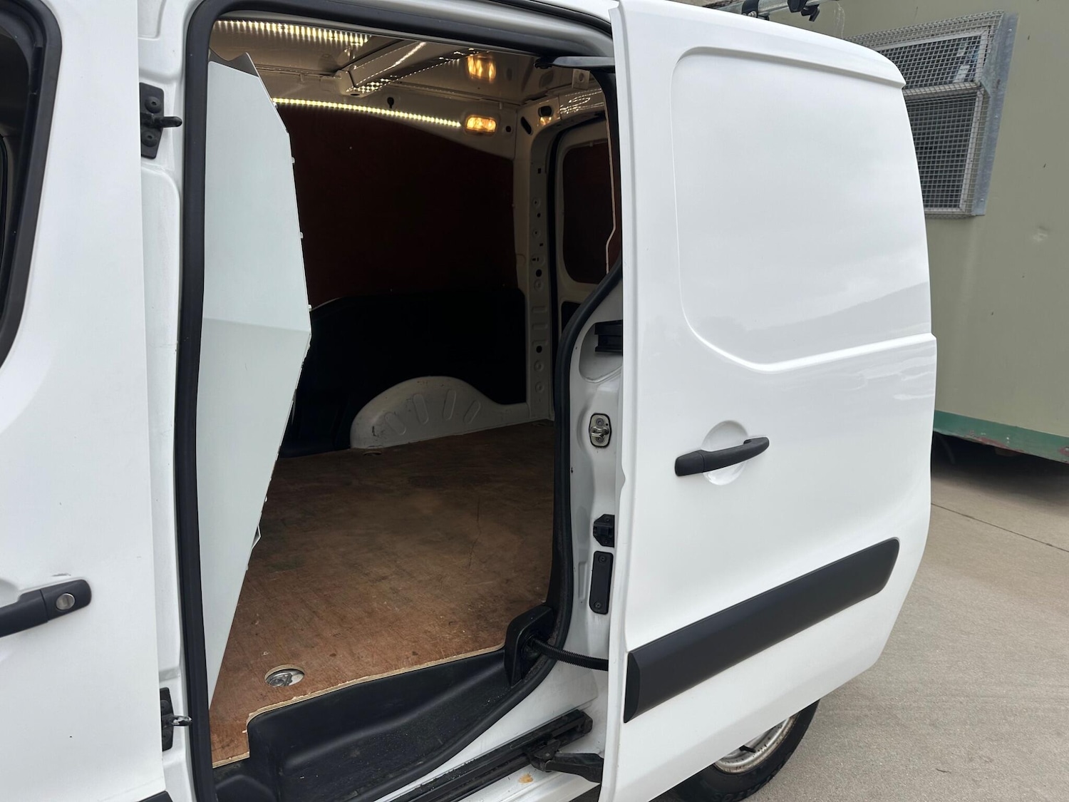 Used Peugeot Partner 2017 for sale - 76174681: Photo 18