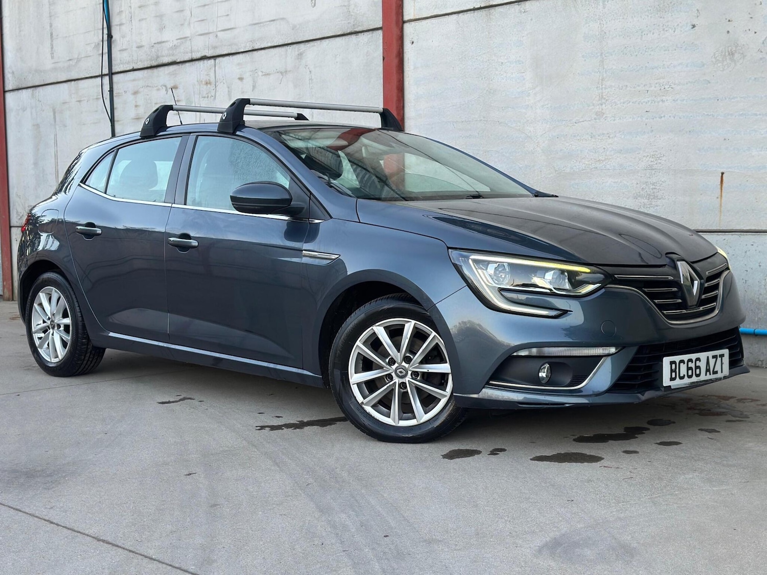 Used Renault Megane 2017 for sale - 78020178: Photo 2