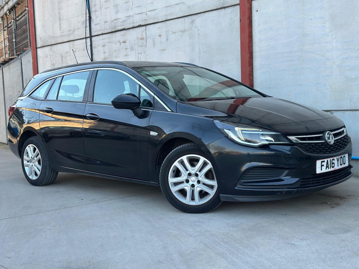Used Vauxhall Astra for sale - 77958443: Photo 2