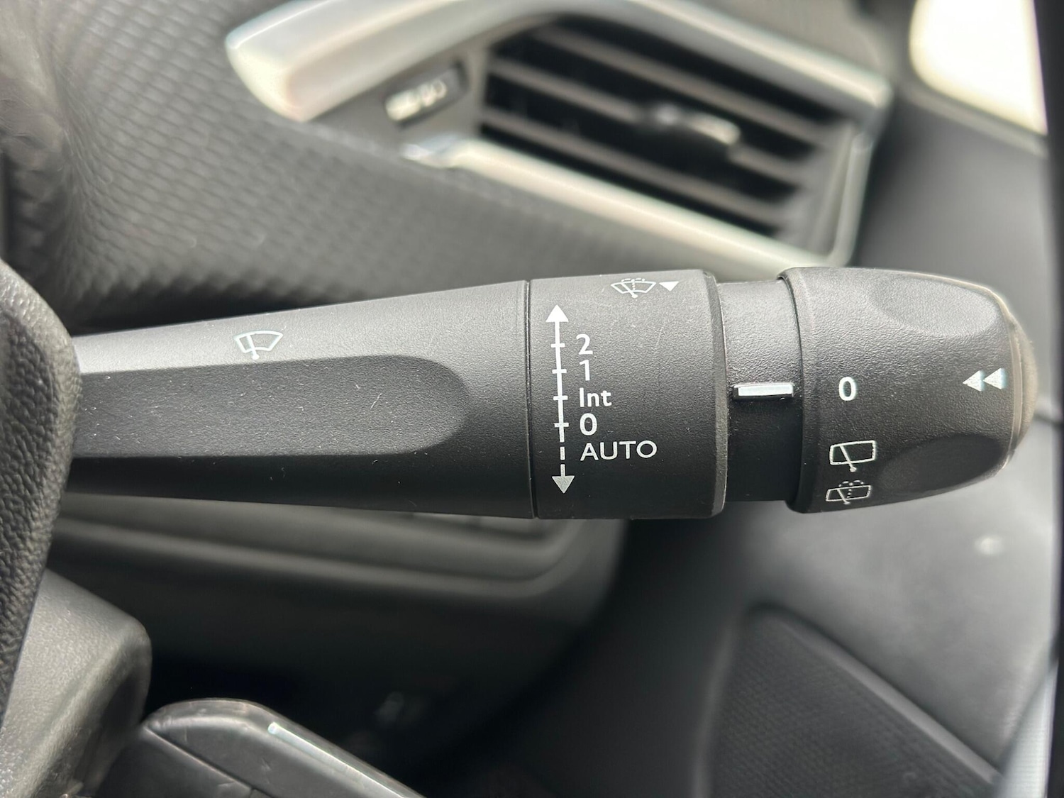 Used Peugeot 2008 2016 for sale - 77633345: Photo 19