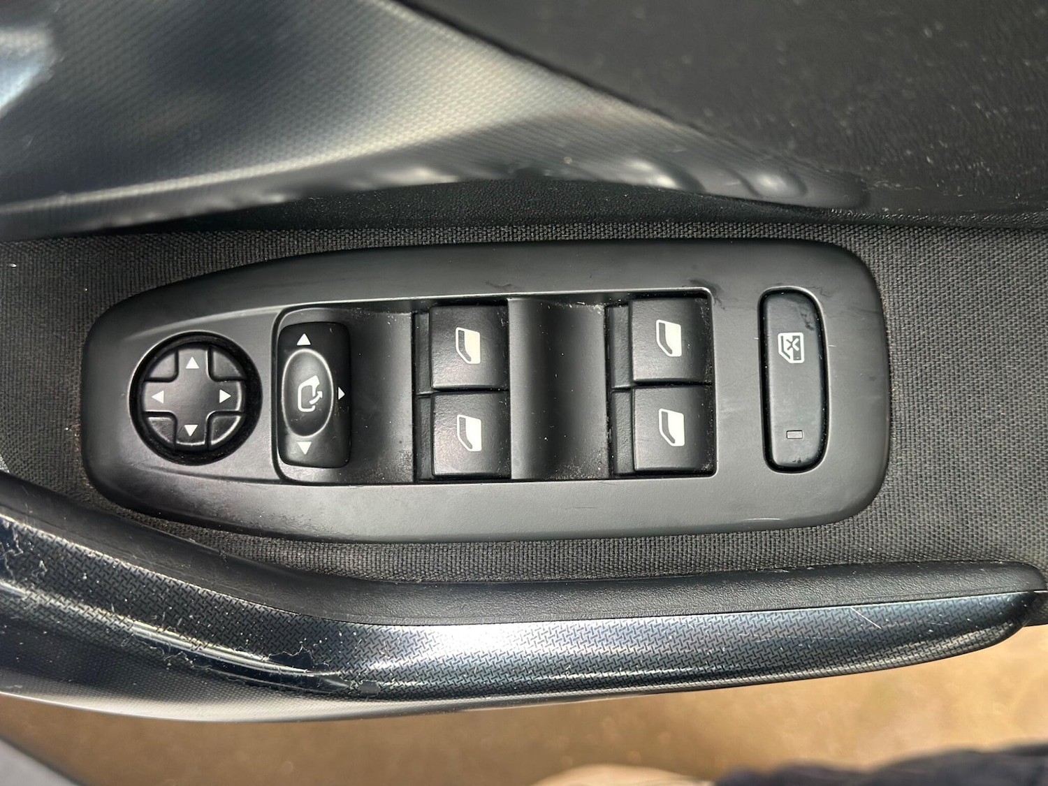 Used Peugeot 2008 2016 for sale - 77633345: Photo 28