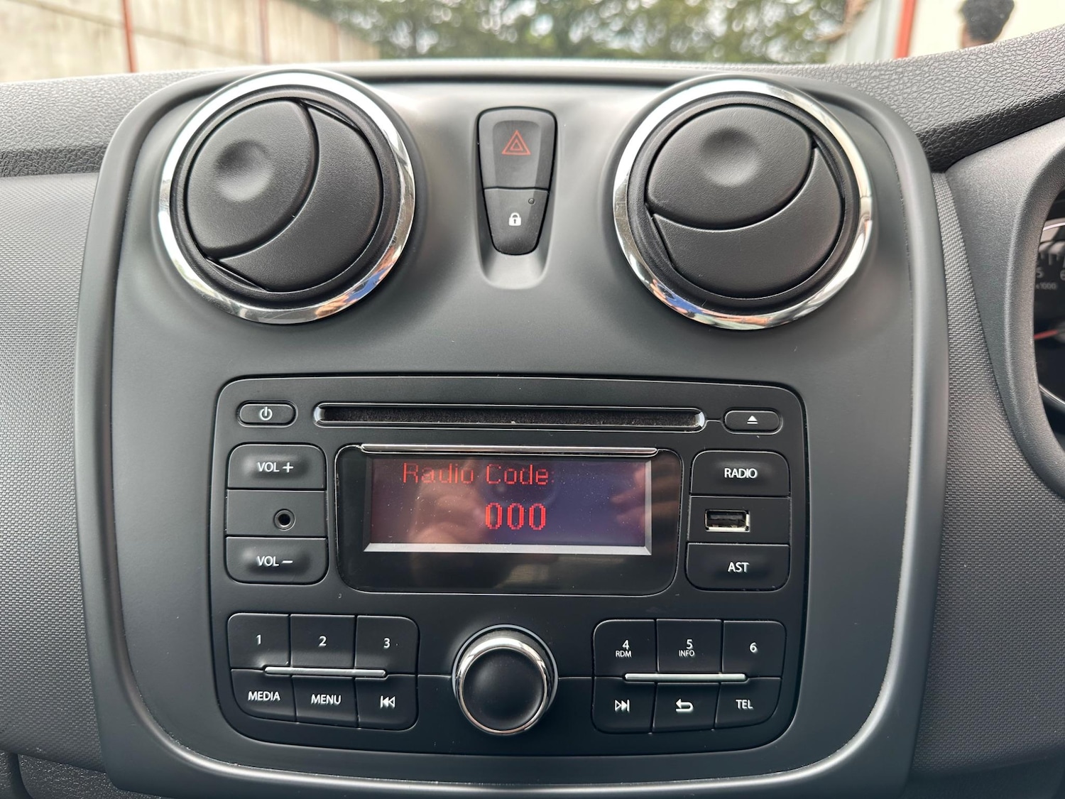 Used Dacia Sandero 2016 for sale - 76441115: Photo 25