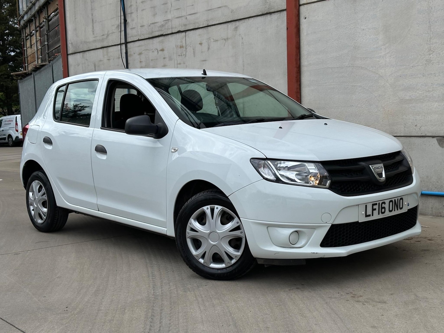 Used Dacia Sandero 2016 for sale - 76441115: Photo 3