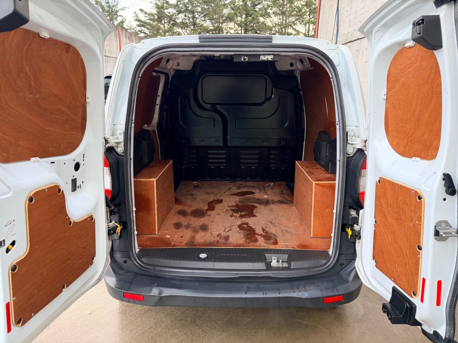 Used Ford Transit Courier 2018 for sale - 77304892: Photo 28