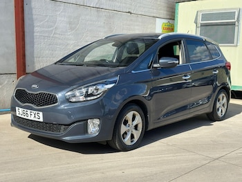 Used Kia Carens 2016 for sale - 76702196: Photo