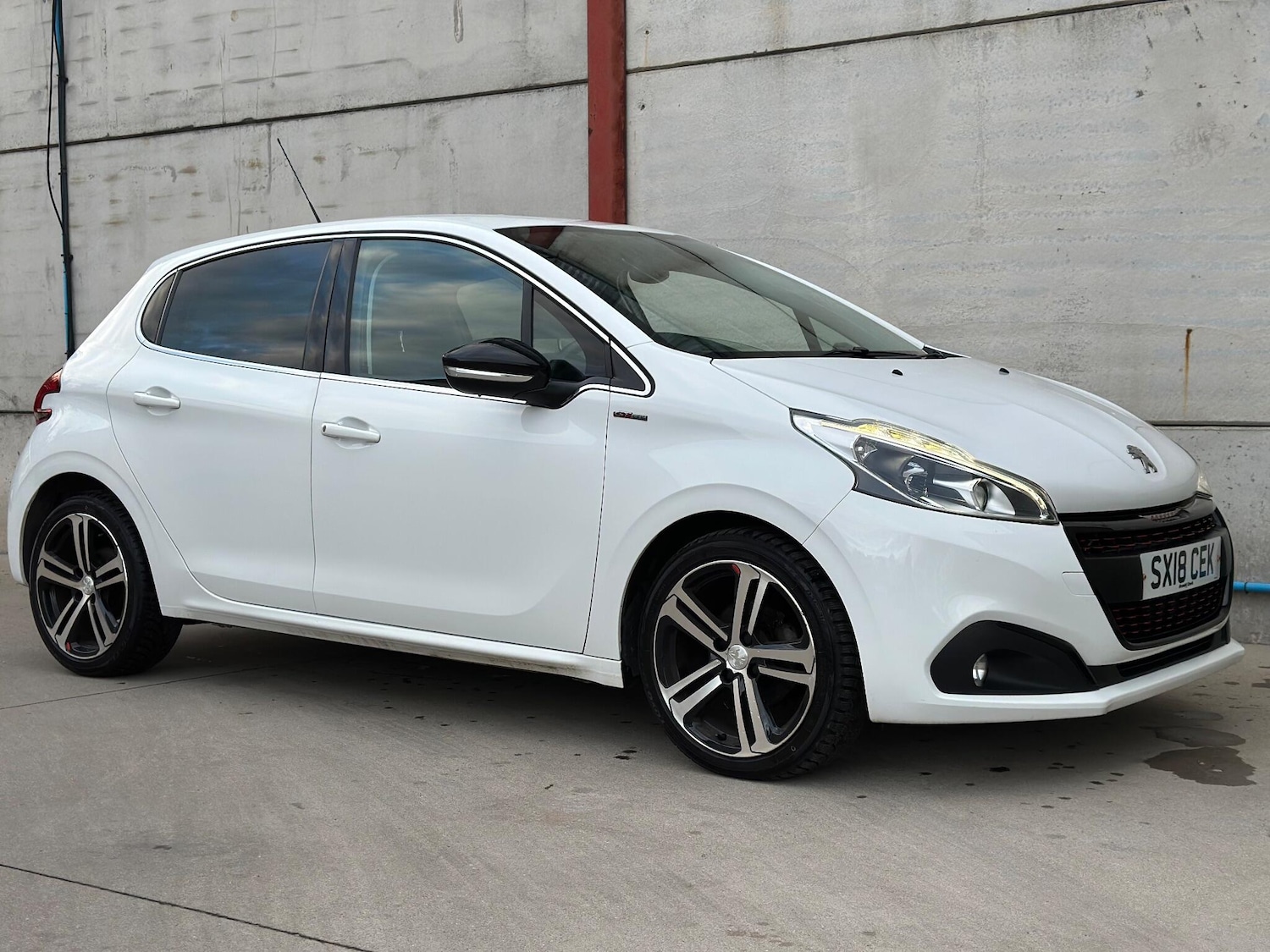 Used Peugeot 208 for sale - 76996972: Photo 2