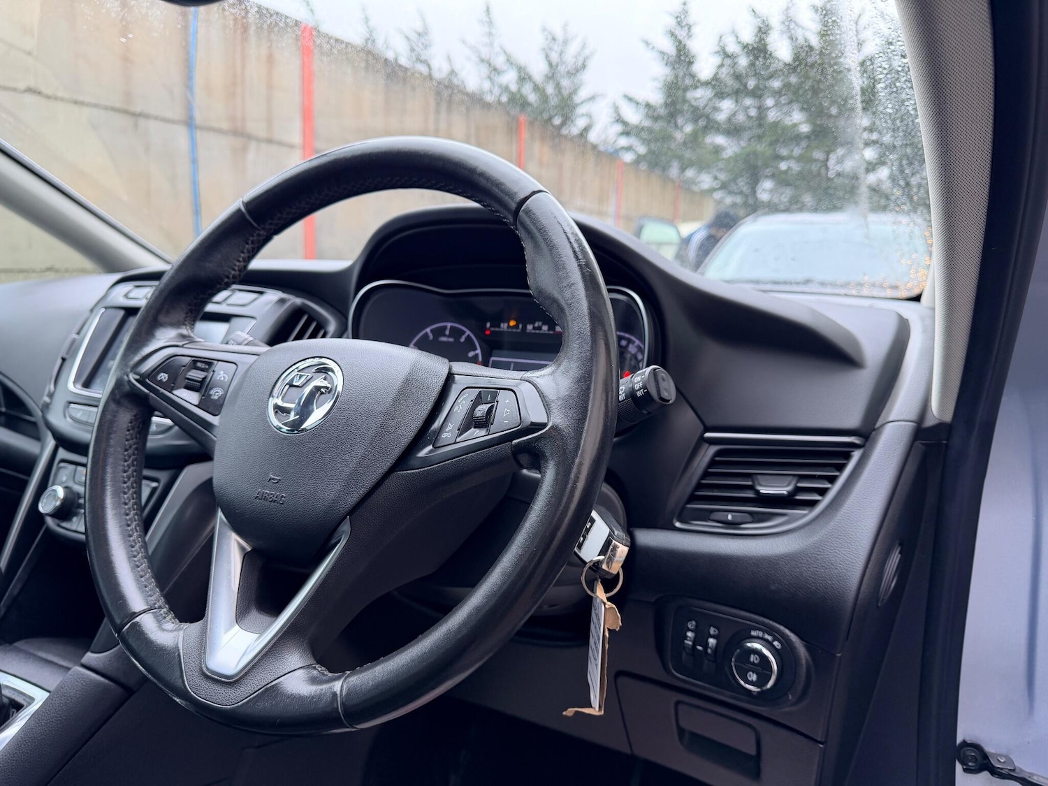 Used Vauxhall Zafira Tourer 2017 for sale - 76759473: Photo 21