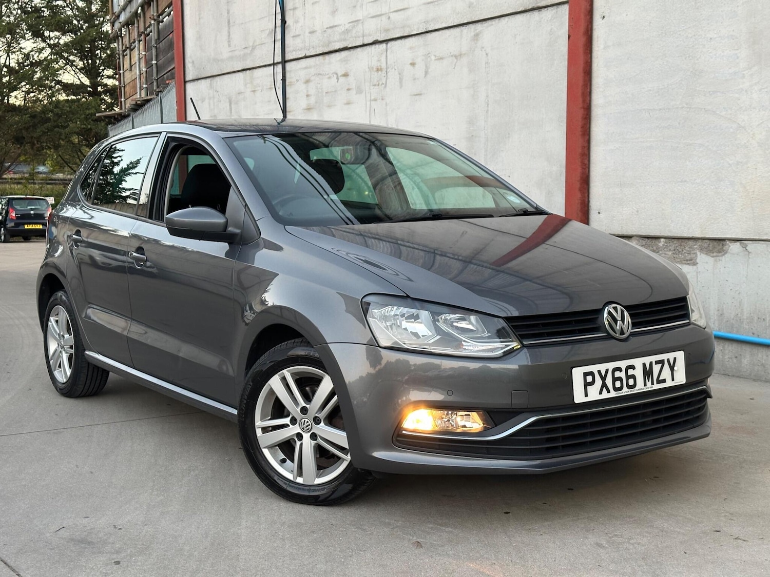 Used Volkswagen Polo 2016 for sale - 76059929: Photo 2