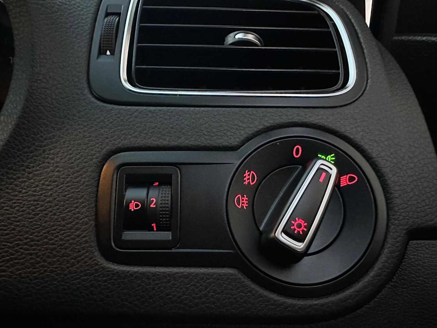 Used Volkswagen Polo 2016 for sale - 76059929: Photo 32