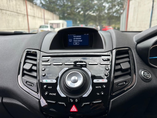 Used Ford Fiesta 2015 for sale - 75311594: Photo 24