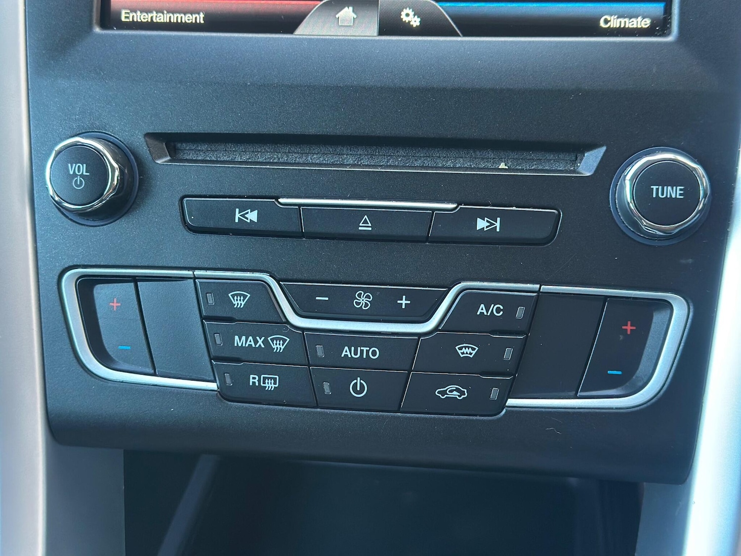 Used Ford Mondeo 2015 for sale - 76388257: Photo 23