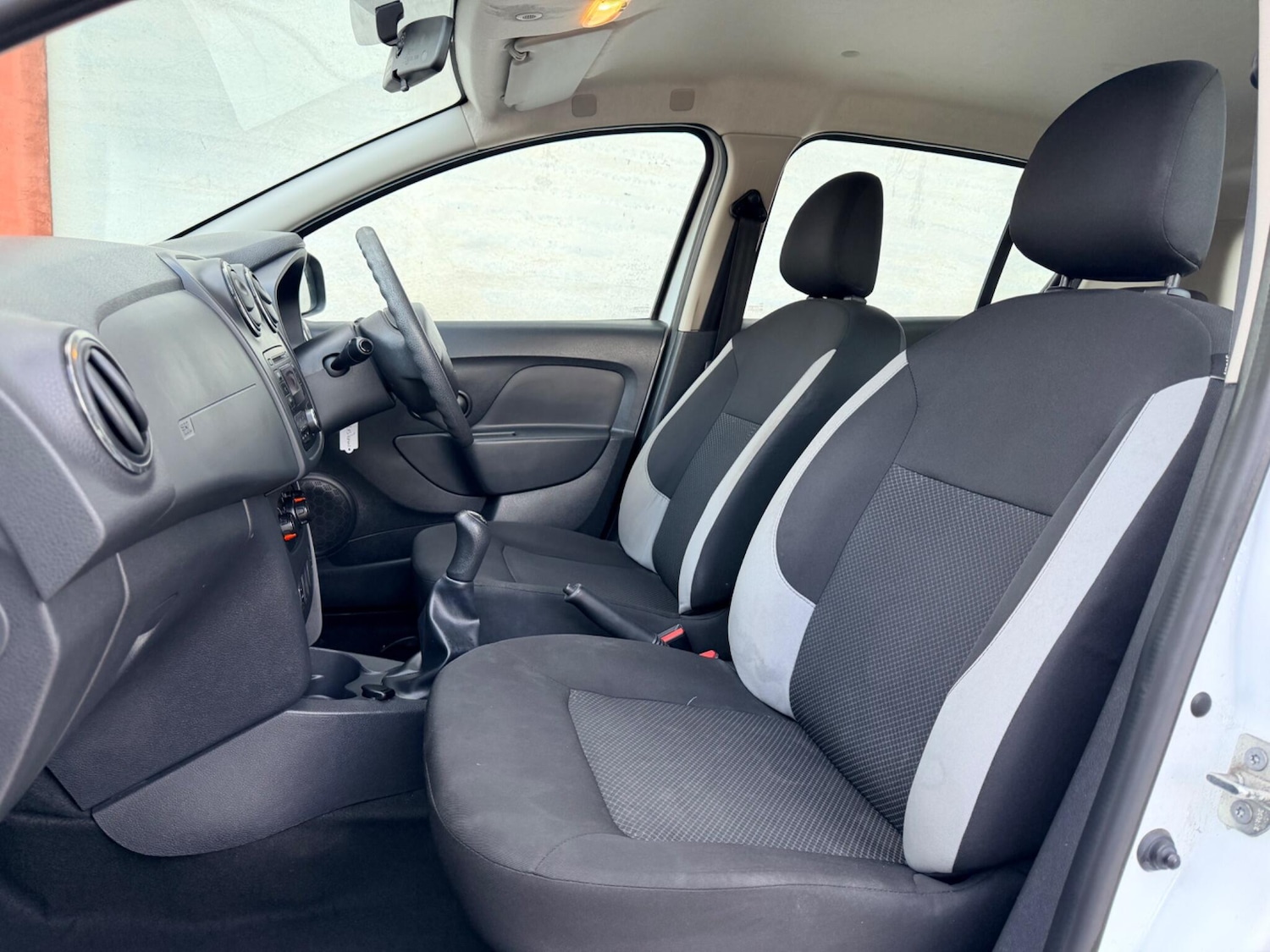 Used Dacia Sandero 2015 for sale - 77351515: Photo 15