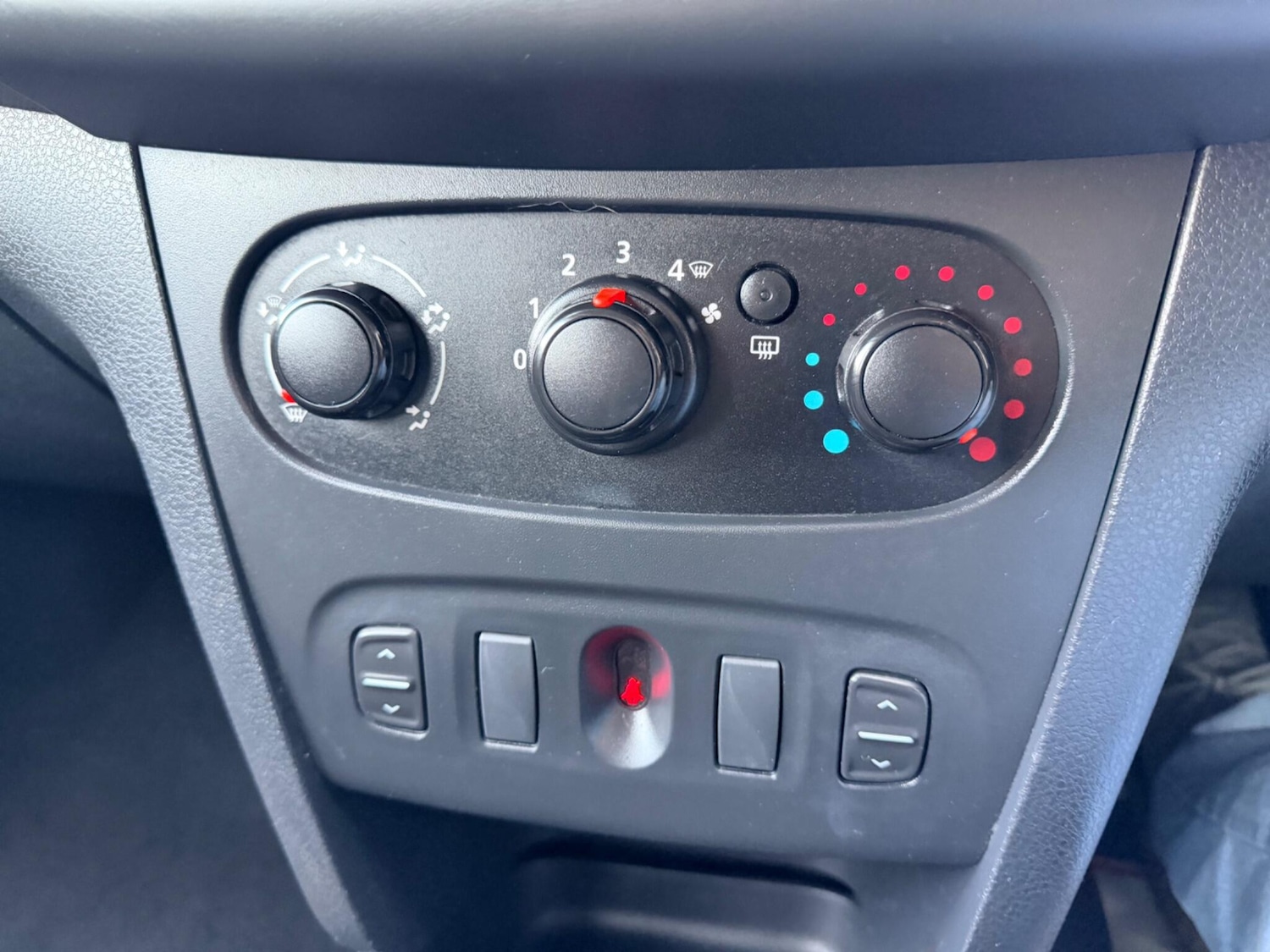 Used Dacia Sandero 2015 for sale - 77351515: Photo 25