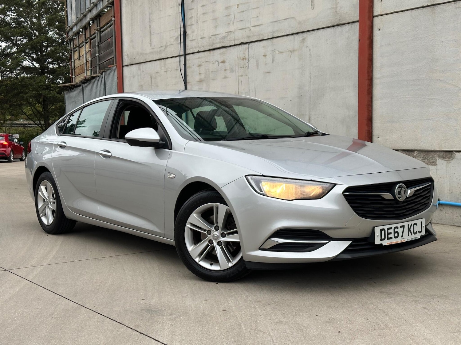 Used Vauxhall Insignia 2017 for sale - 76042588: Photo 2