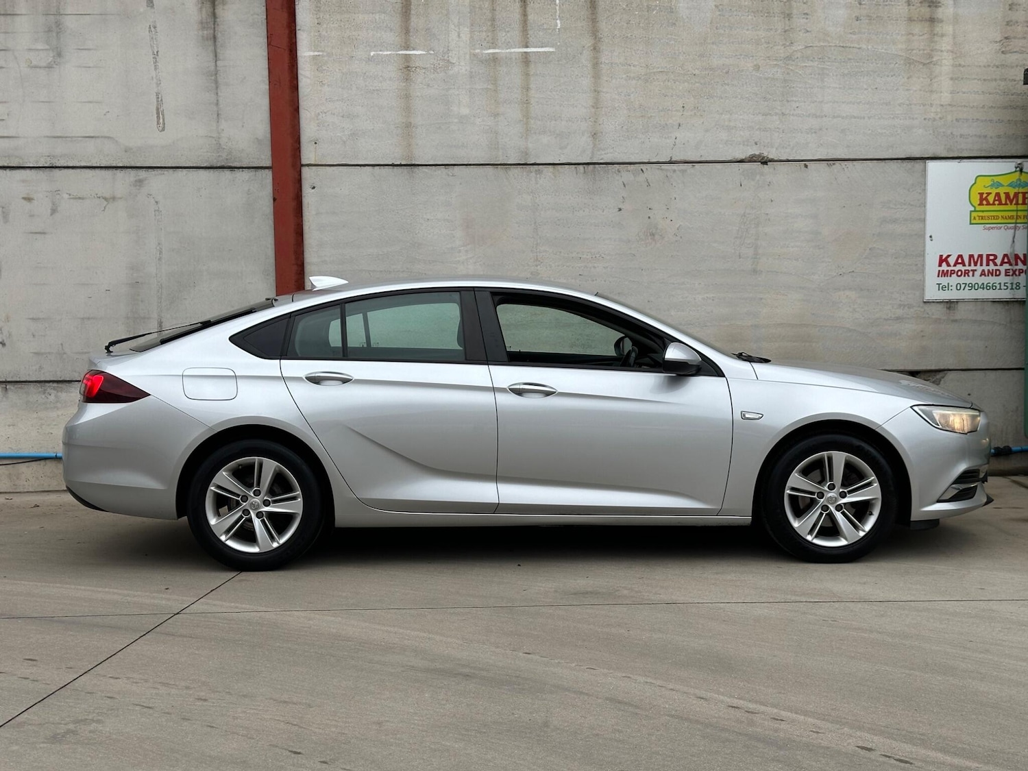Used Vauxhall Insignia 2017 for sale - 76042588: Photo 3