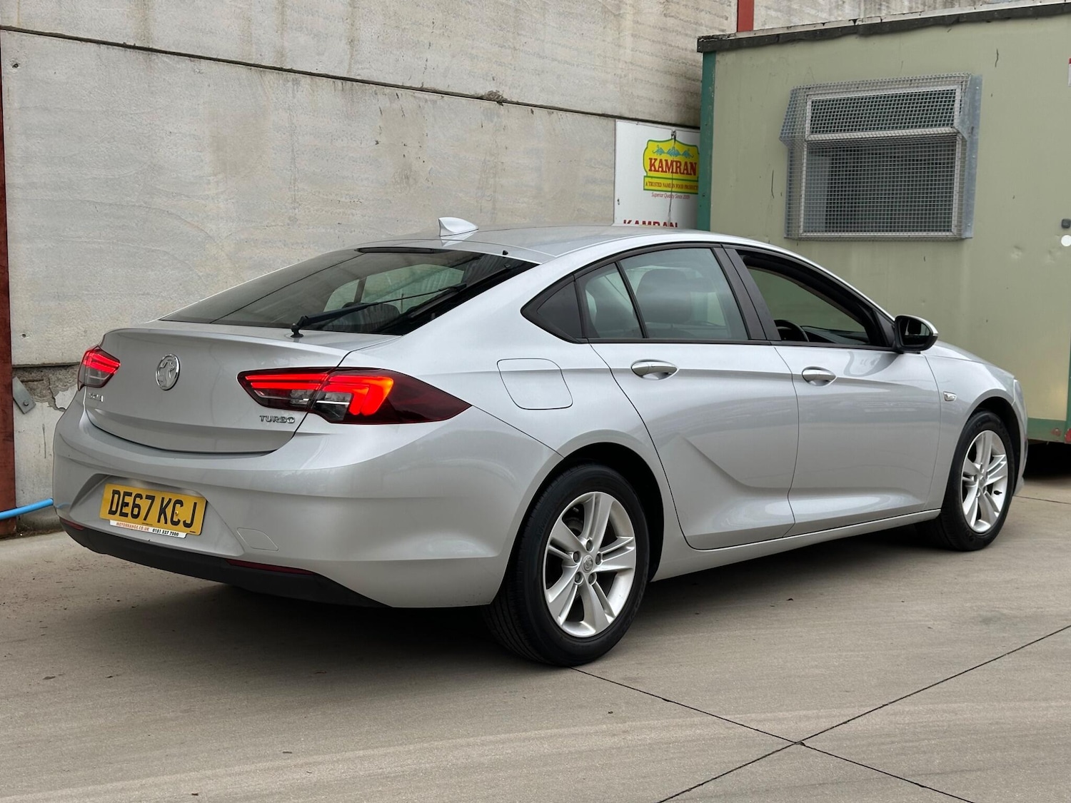 Used Vauxhall Insignia 2017 for sale - 76042588: Photo 4