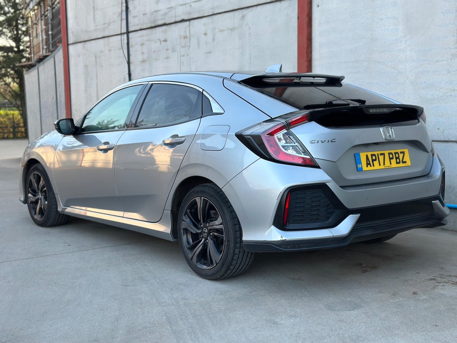 Used Honda Civic 2017 for sale - 77956932: Photo 5