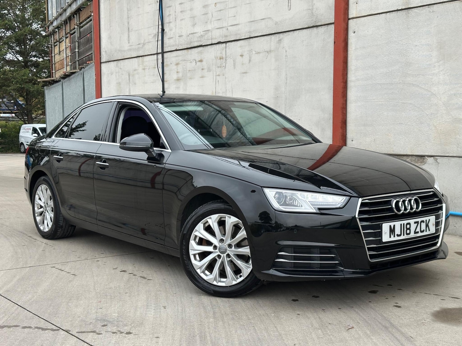 Used Audi A4 2018 for sale - 76269932: Photo 2