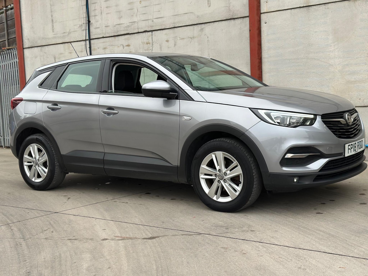 Used Vauxhall Grandland X 2018 for sale - 76270265: Photo 2