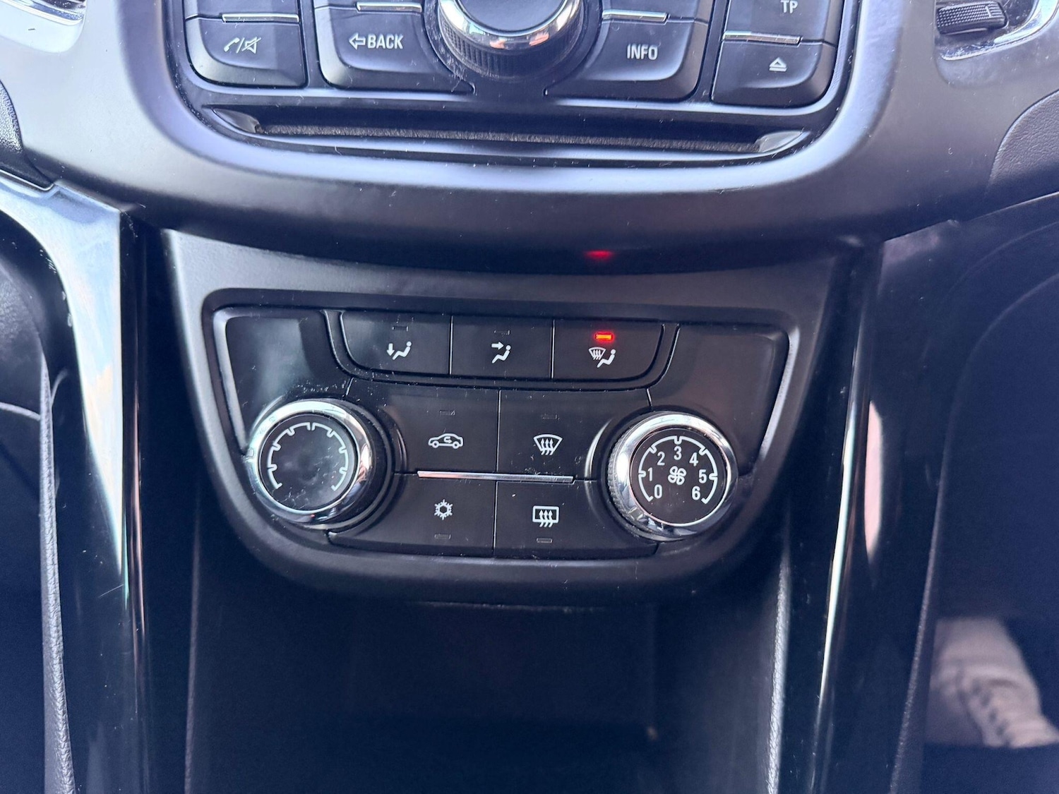 Used Vauxhall Zafira Tourer 2015 for sale - 77016025: Photo 42