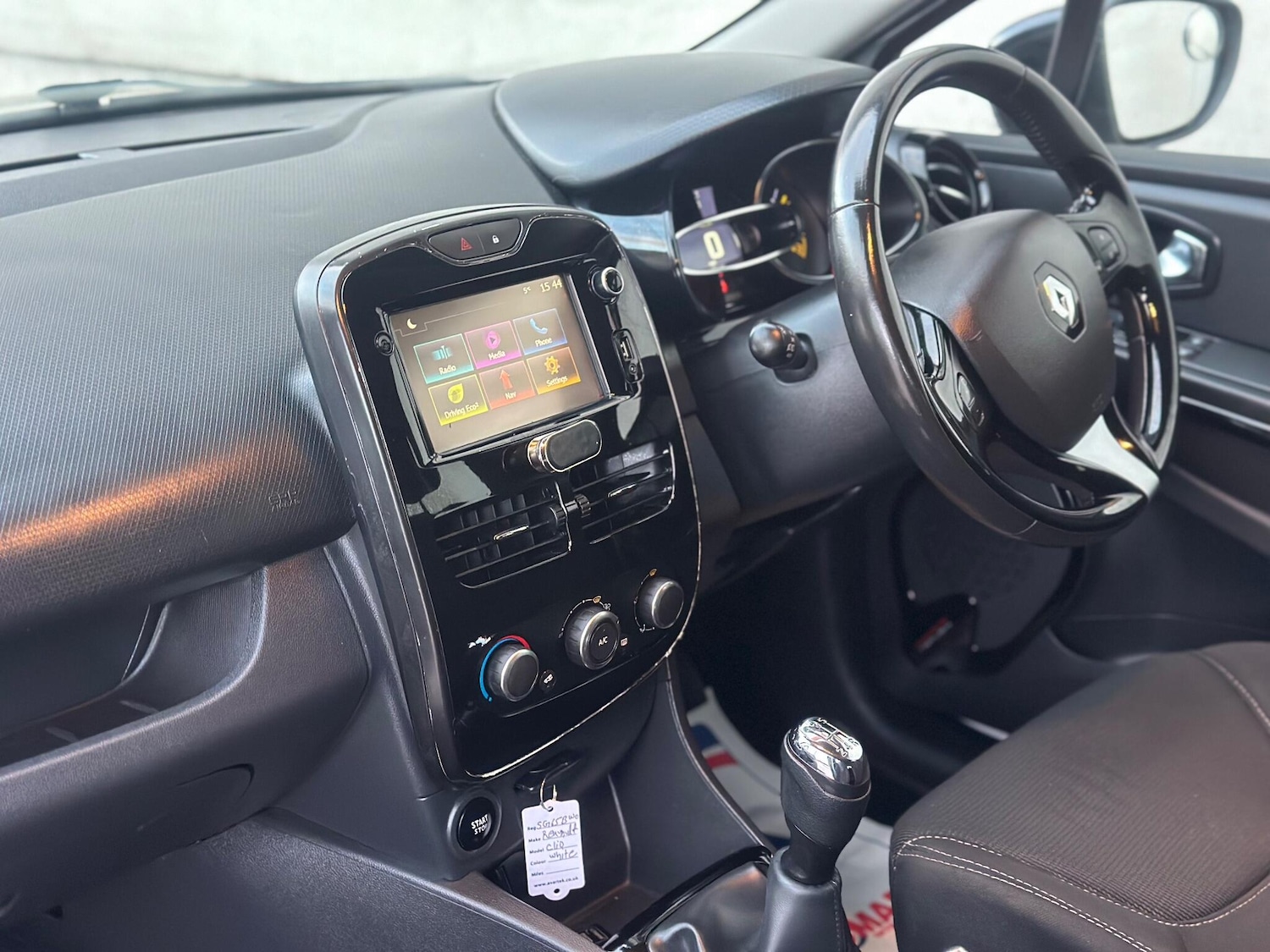 Used Renault Clio 2015 for sale - 76620489: Photo 12