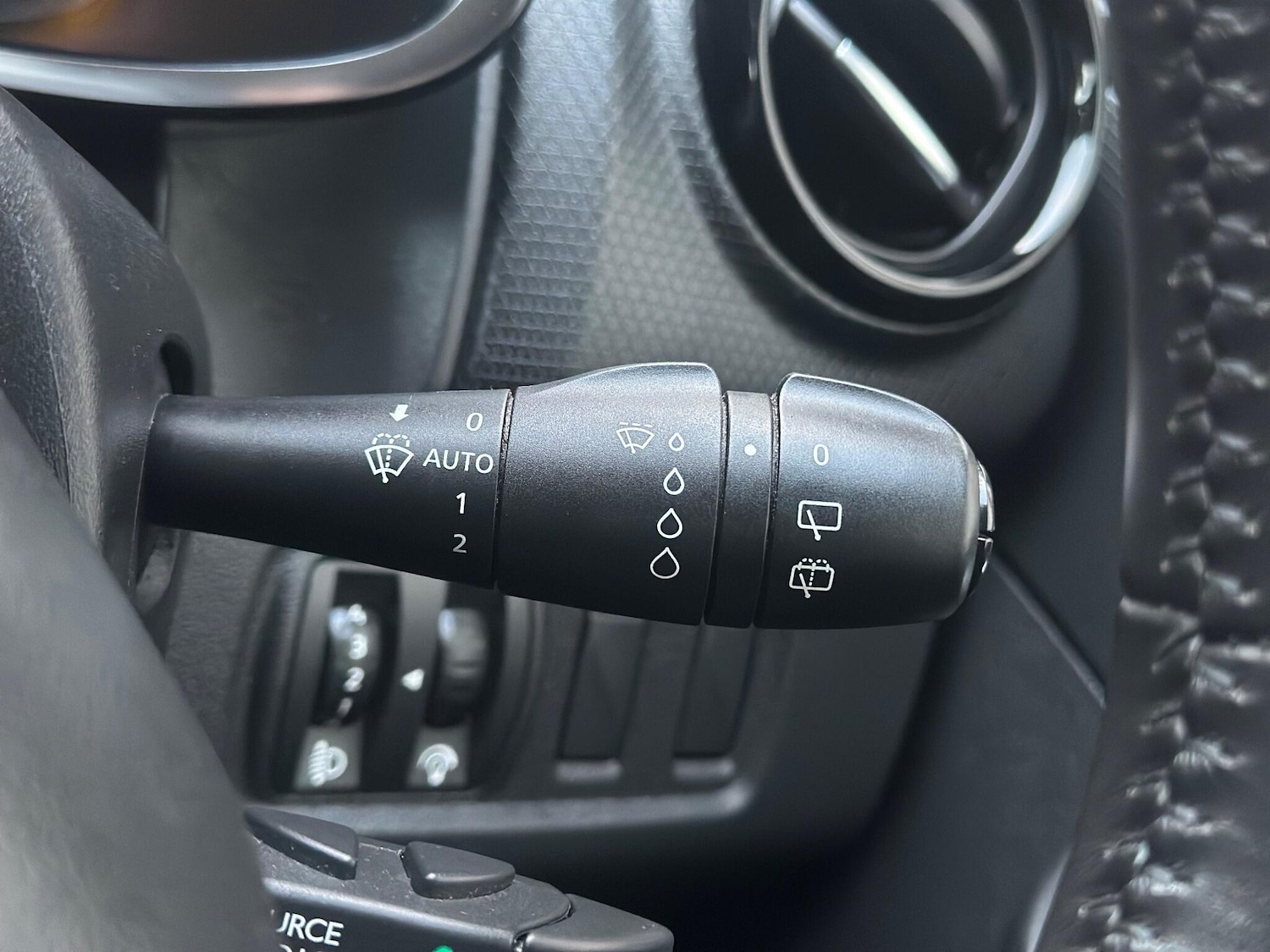 Used Renault Clio 2015 for sale - 76620489: Photo 16