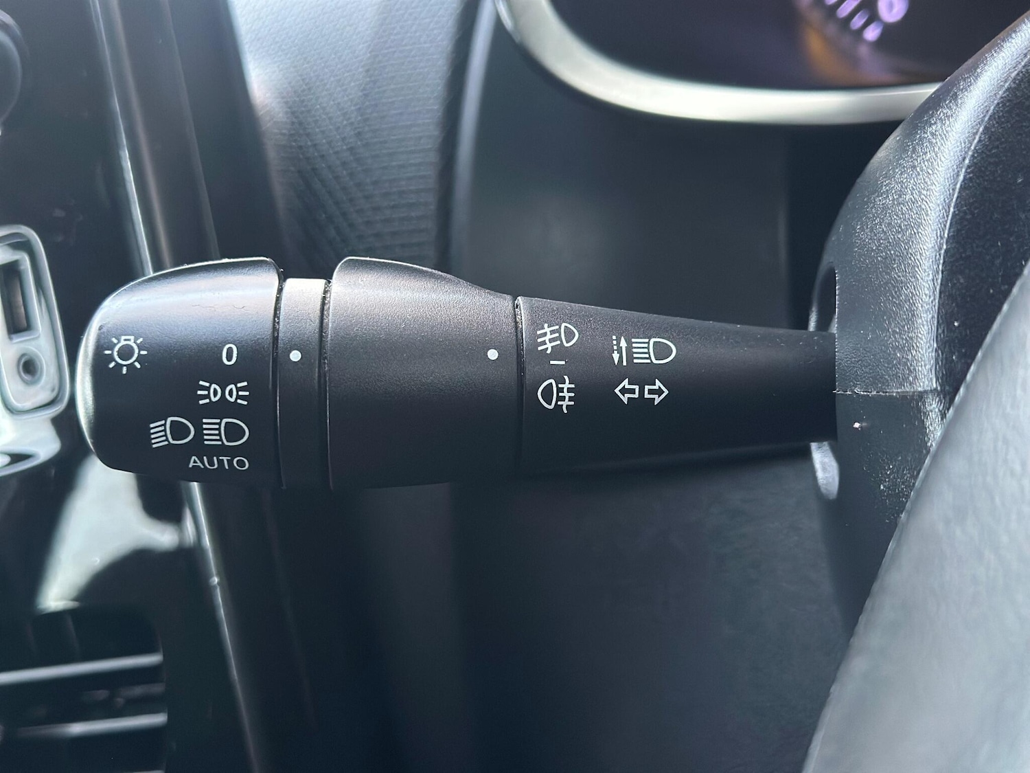 Used Renault Clio 2015 for sale - 76620489: Photo 17