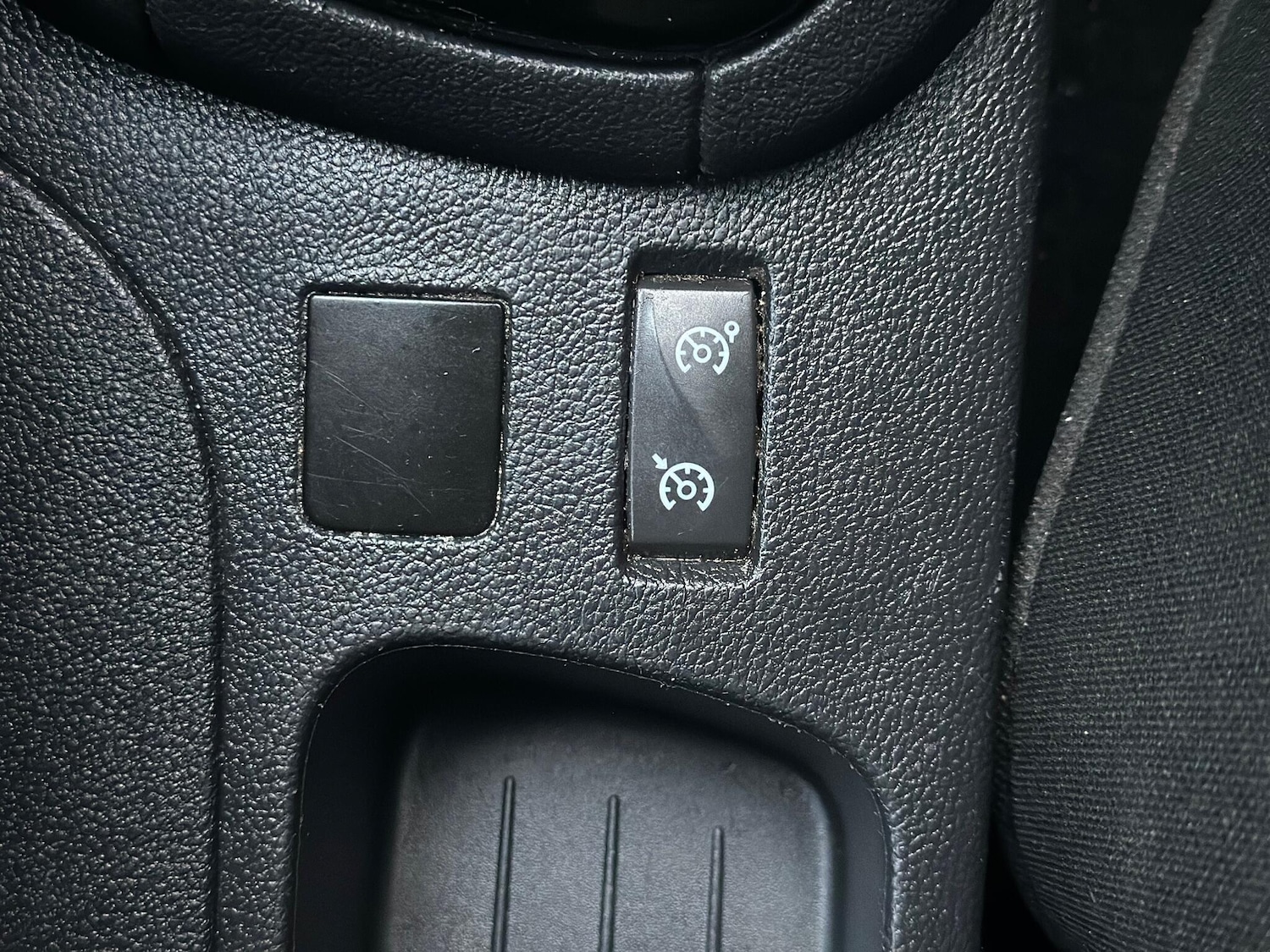 Used Renault Clio 2015 for sale - 76620489: Photo 18