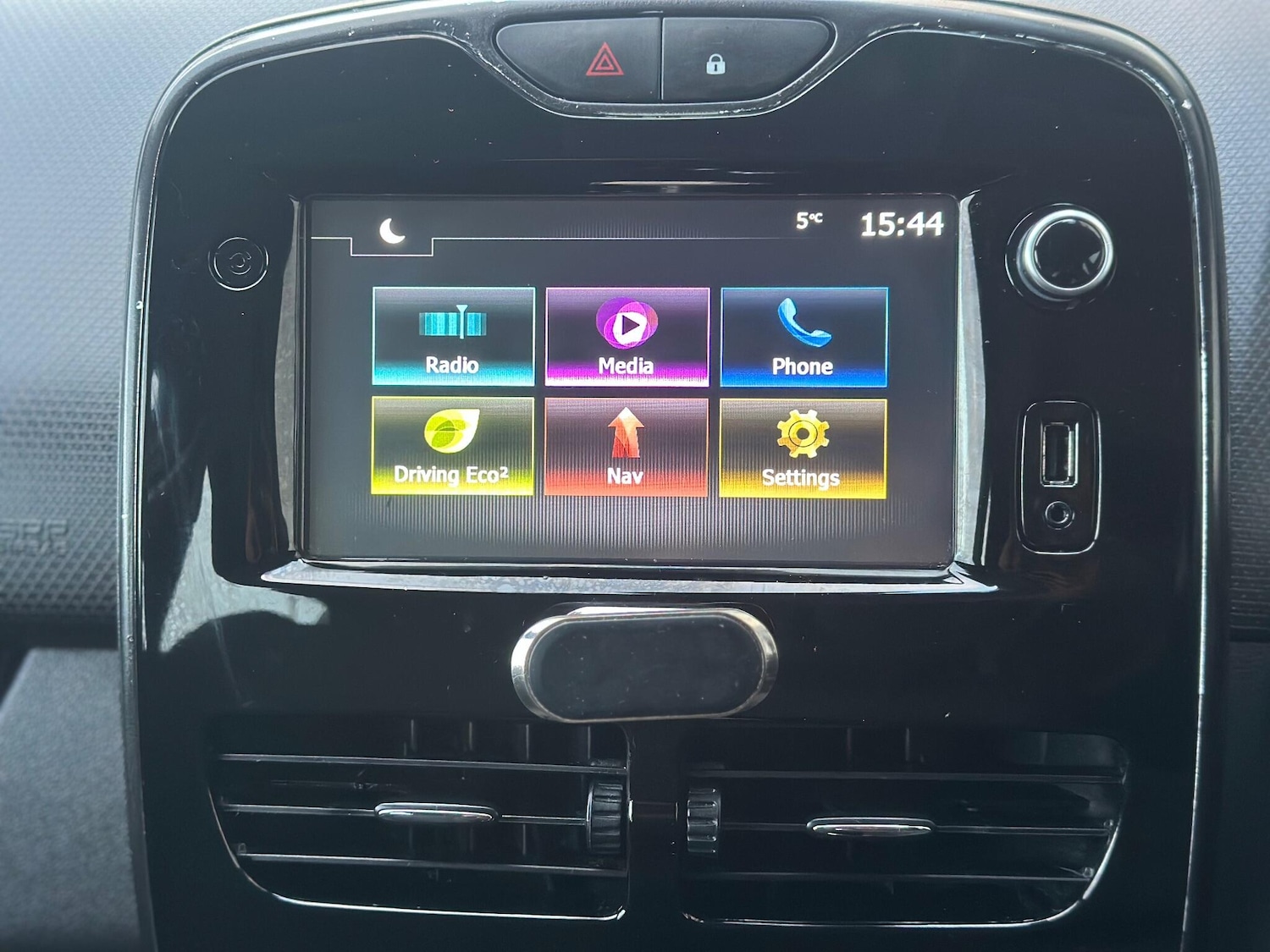 Used Renault Clio 2015 for sale - 76620489: Photo 20