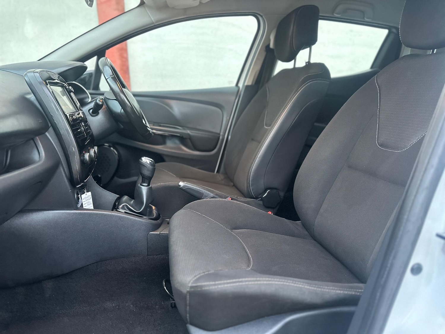 Used Renault Clio 2015 for sale - 76620489: Photo 25