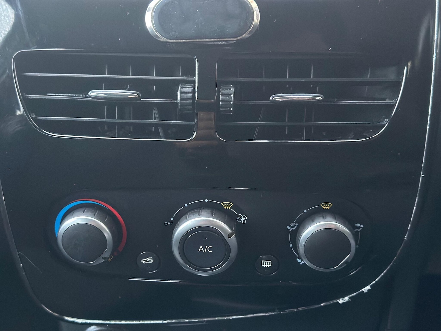 Used Renault Clio 2015 for sale - 76620489: Photo 26