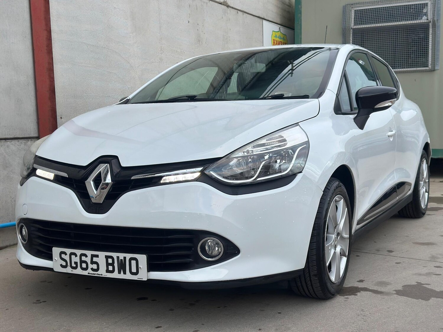 Used Renault Clio 2015 for sale - 76620489: Photo 4