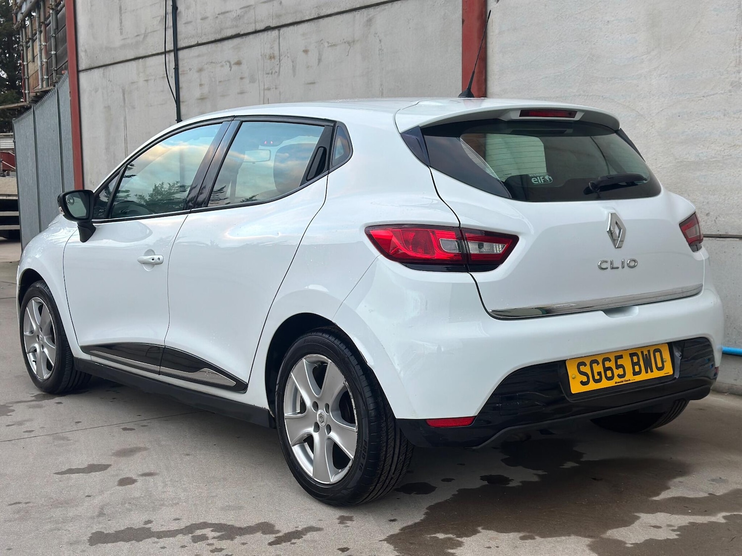 Used Renault Clio 2015 for sale - 76620489: Photo 5