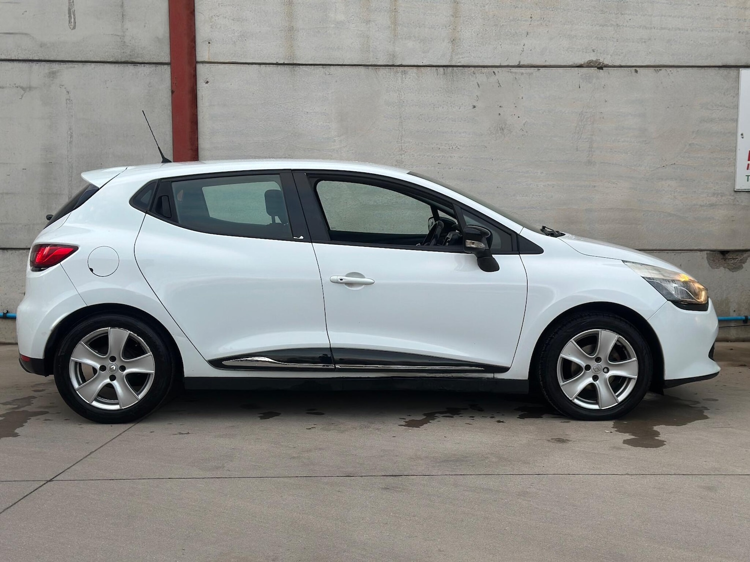 Used Renault Clio 2015 for sale - 76620489: Photo 9