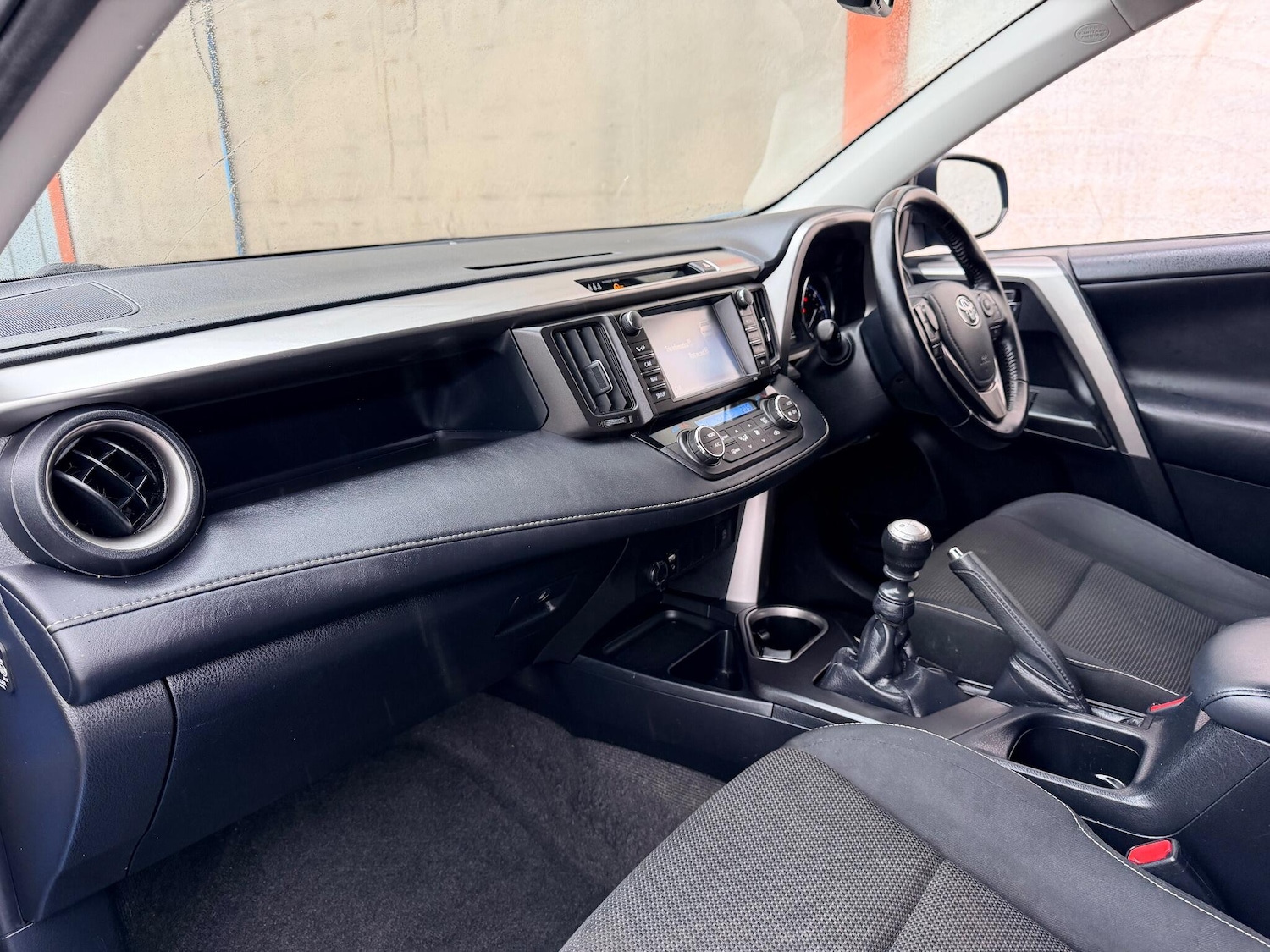 Used Toyota RAV4 2016 for sale - 76759349: Photo 14