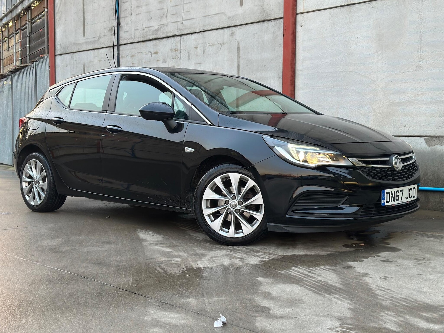 Used Vauxhall Astra 2017 for sale - 77120726: Photo 2