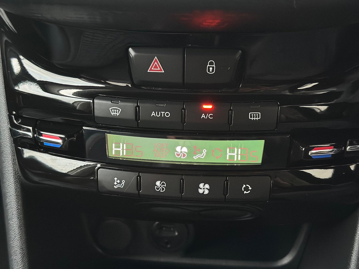 Used Peugeot 208 2018 for sale - 76388233: Photo 25