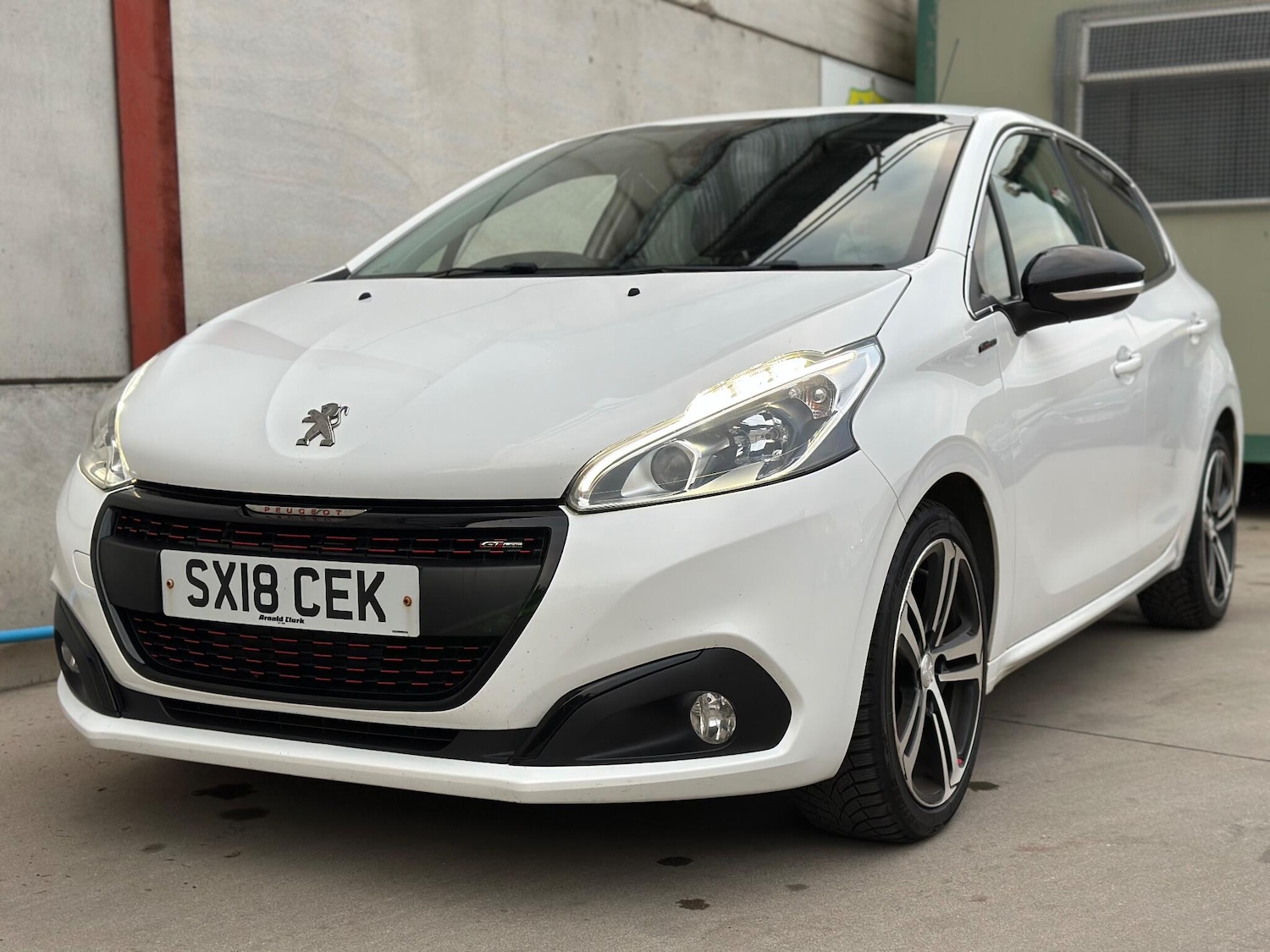 Used Peugeot 208 2018 for sale - 76388233: Photo 4