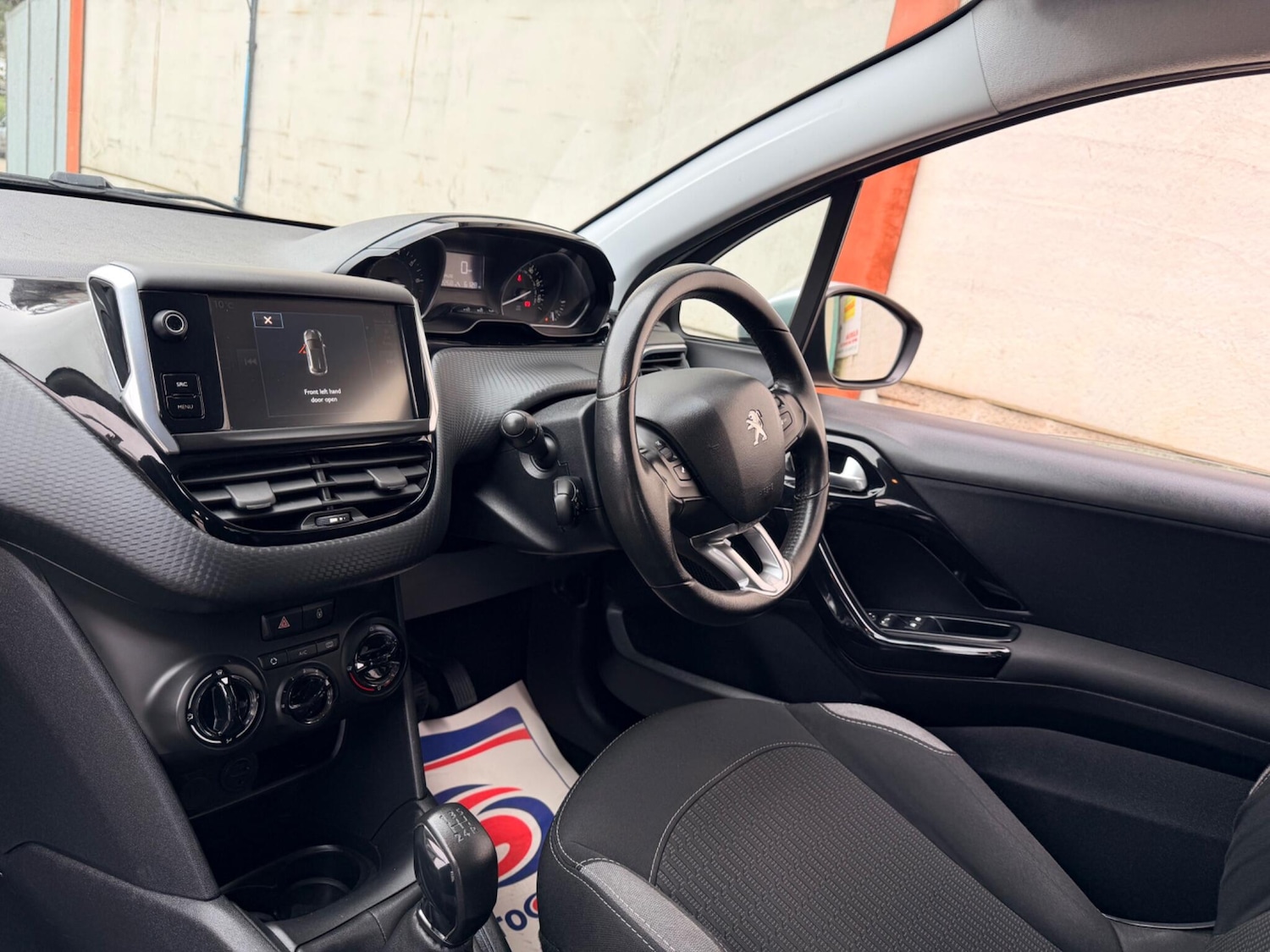 Used Peugeot 208 2016 for sale - 77799128: Photo 13