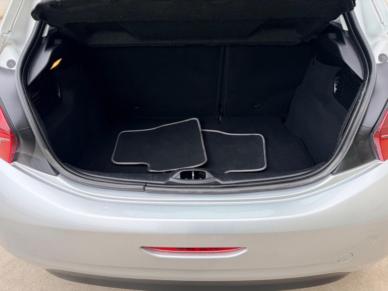 Used Peugeot 208 2016 for sale - 77799128: Photo 17