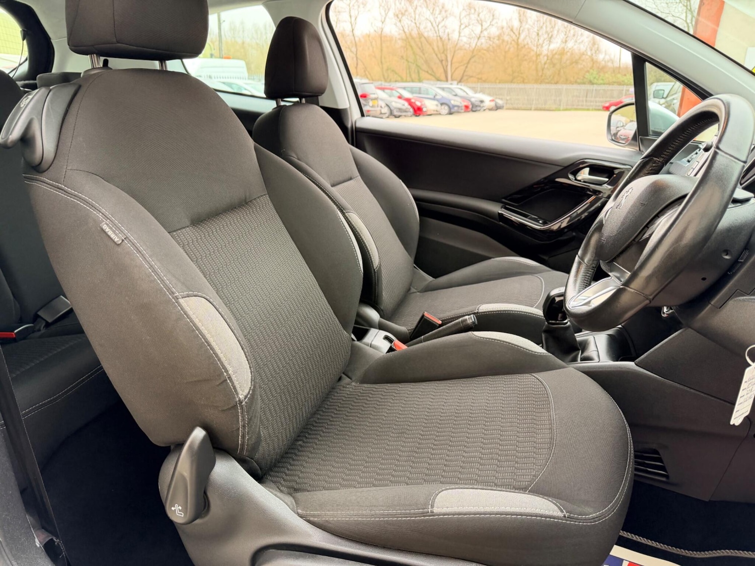 Used Peugeot 208 2016 for sale - 77799128: Photo 21