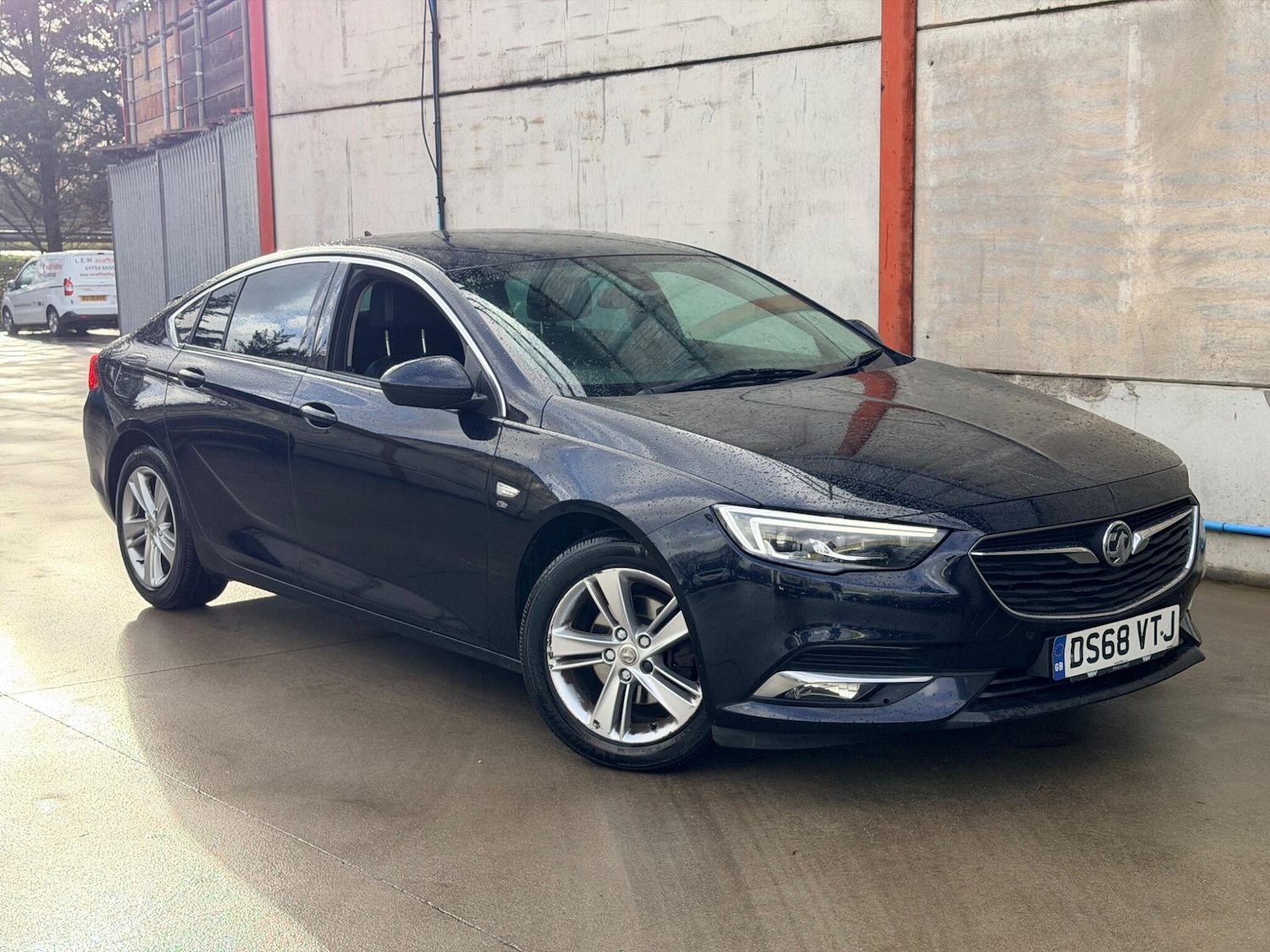 Used Vauxhall Insignia 2018 for sale - 77305684: Photo 2