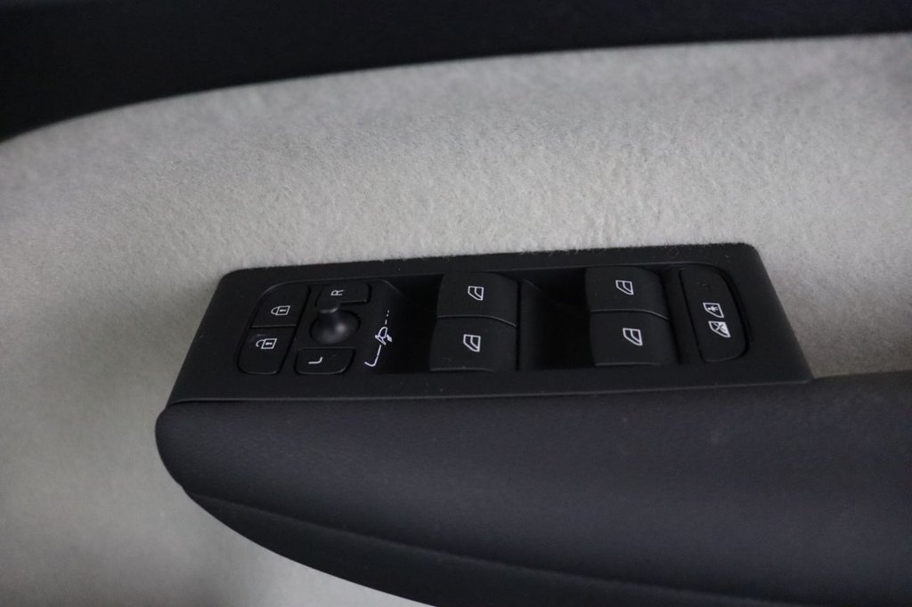 Used Volvo XC40 2022 for sale - 76323296: Photo 11