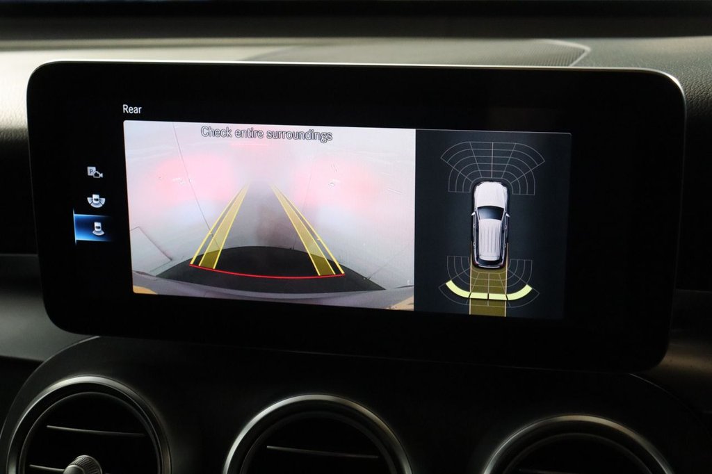 Used Mercedes-Benz GLC 2020 for sale - 76923320: Photo 2