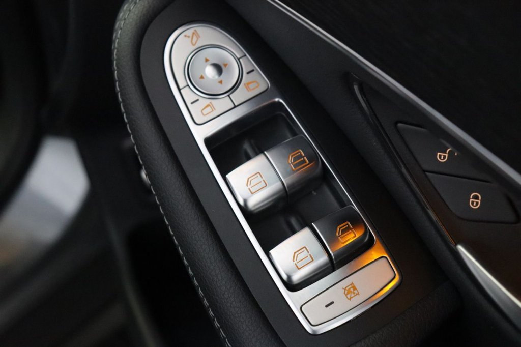 Used Mercedes-Benz GLC 2020 for sale - 76923320: Photo 35