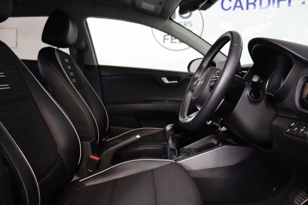 Used Kia Stonic 2022 for sale - 68792276: Photo 21